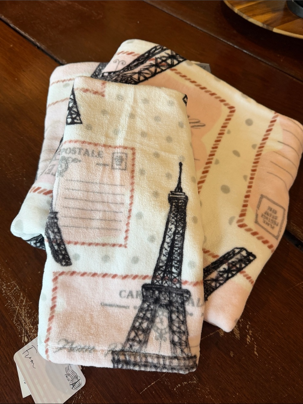 Eiffel Tower Print Towels - Pink & White